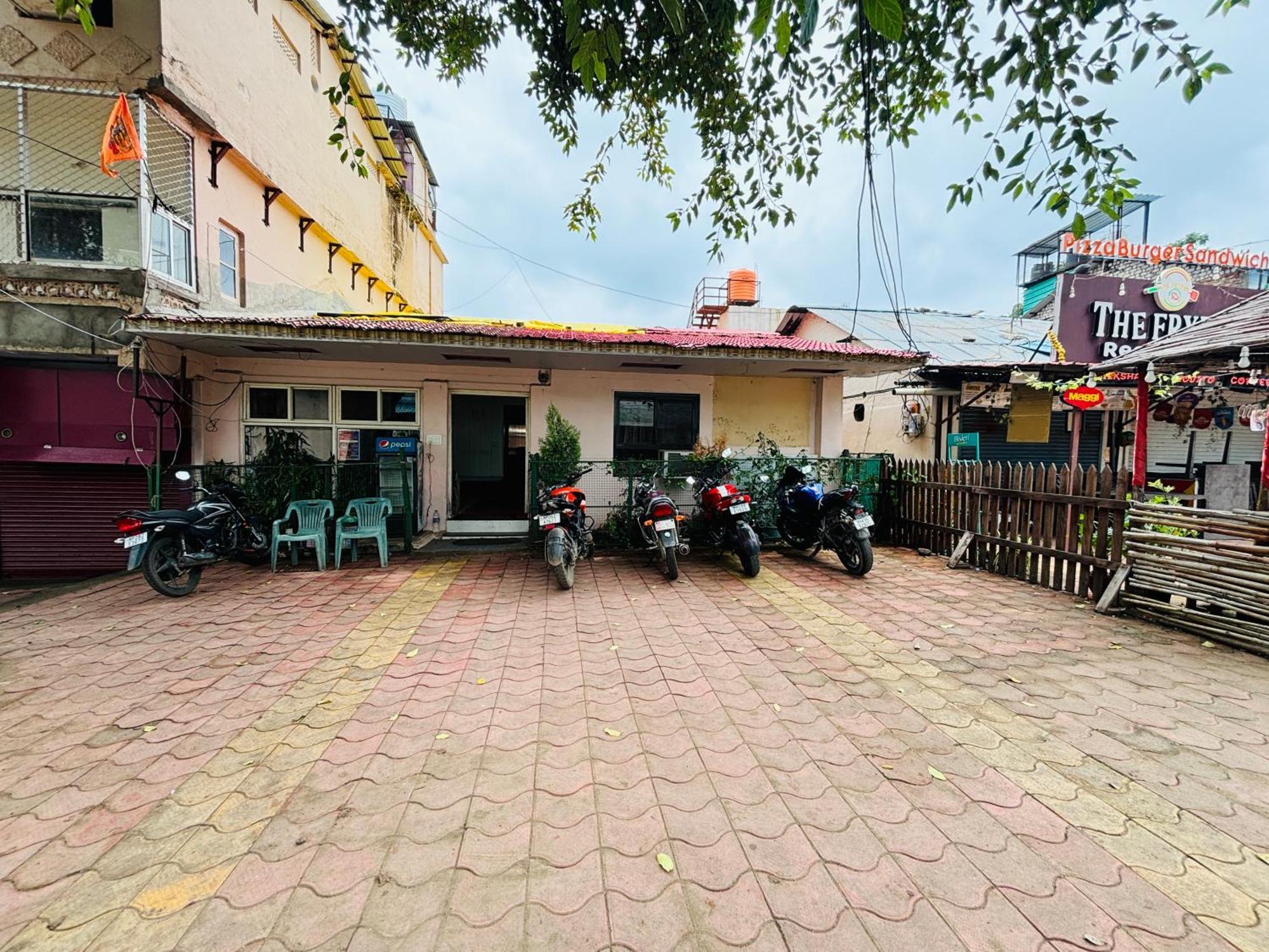 Hotel Paradise Stays Pachmarhī Exterior foto